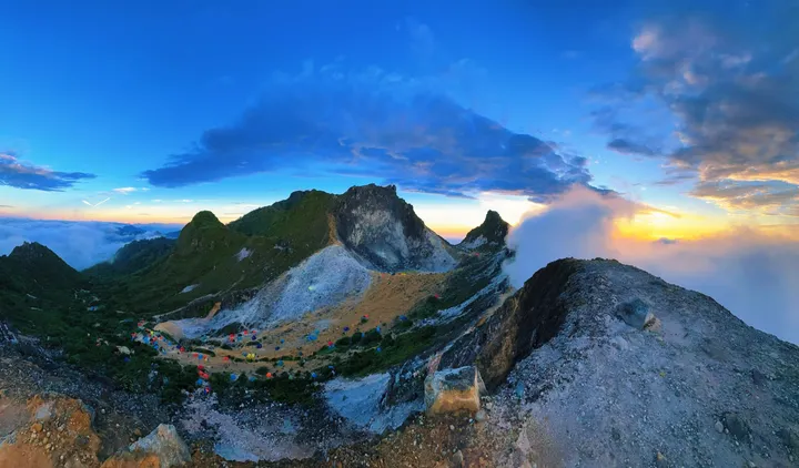 Mount Sibayak Weather & Best Time to Climb — Seasonal Guide