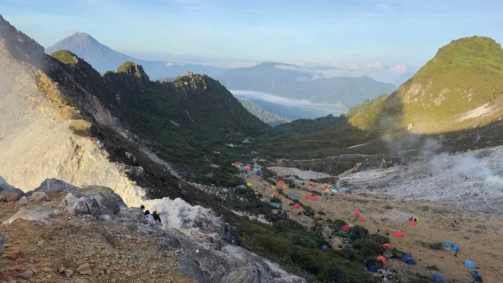 Is Mount Sibayak Safe to Hike Right Now? What the Sinabung Alert Means for You